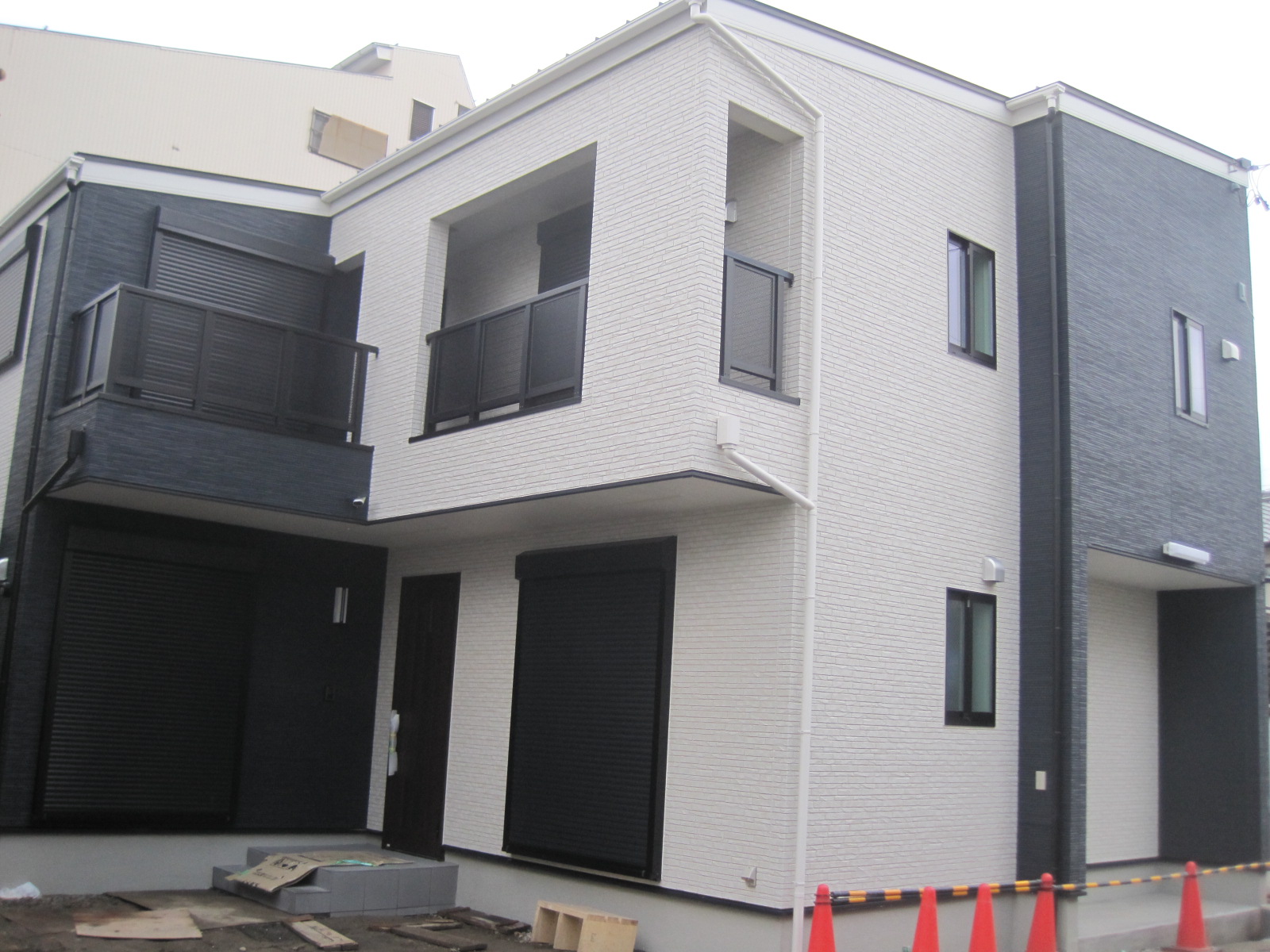 施工事例のご紹介【モノトーンカラーがおしゃれな二世帯住宅】（岐阜市K様邸）
