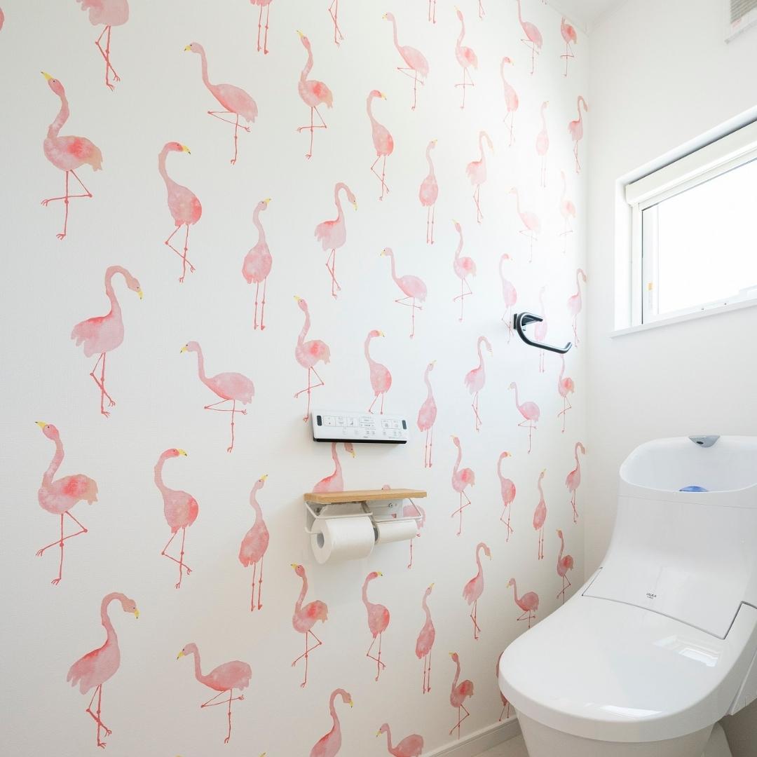 個性派クロスでトイレをおしゃれに！