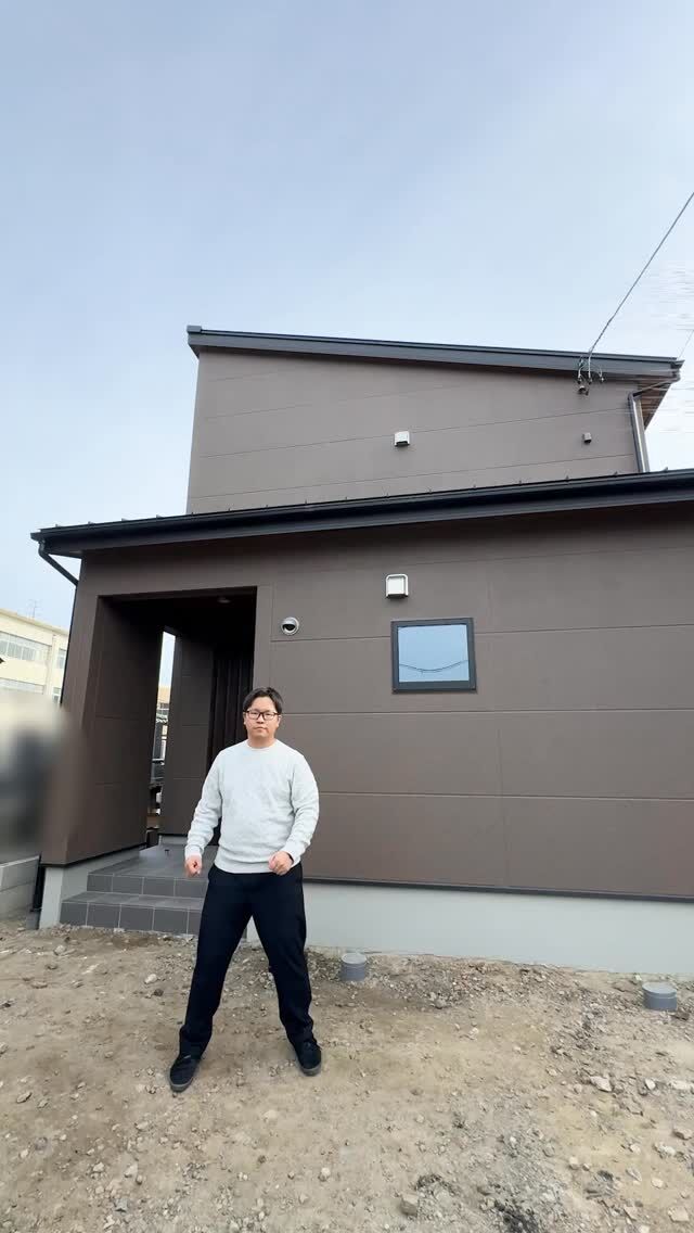 【ルームツアー】一直線生活動線を備えた〇〇の家🏠

ニッケンホームズ では定期的に
見学会などのイベントを開催しております！
HPやお電話でお気軽にお問合せください🏠

——————————————————————

more photo @nikkenhomes.co.jp 

——————————————————————

オーナーズアカウント
@nikkenhomes.owners 

——————————————————————

私たち#ニッケンホーム は
『ゆとりを生み出す家づくり』
地震に強い耐震性
高断熱による省エネ性
健康的な住まい
を徹底的に追求してきました。
住み心地のいい家で家計にゆとりを持つことが最善だと考えています。
高断熱+太陽光発電標準で家計にゆとりを生み出します。

ニッケンホームは愛知・岐阜県(一部除く)で
家づくりのサポートをしています。

——————————————————————
#ニッケンホーム #ニッケンホームズ #マイホーム #新築 #新築一戸建て #家づくりアイデア 
#家づくり計画#新築計画中の人と繋がりたい #一宮市住宅会社 #子供のいる暮らし #愛知 #一宮 #住まい#二階建て #回遊動線 #シンプルモダン